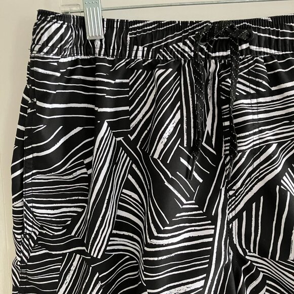 Quicksilver Mens Beach Volley Shorts Size Large 3 Pockets Retro Geometric Style. - Picture 2 of 13